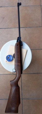 Carabina marca Cometa modelo 100 en calibre 4.5, peso 2.8kg , longitud 1.03 , potencia 180 m/s. Su estado 00