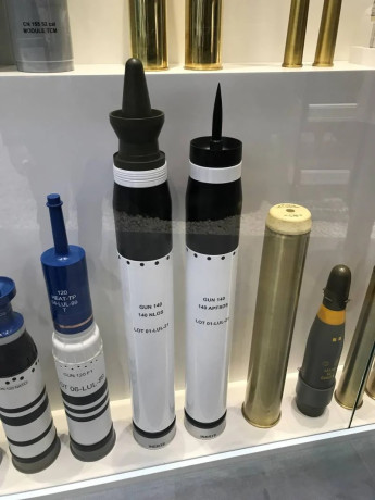 Saludos, carristas.

En la reciente feria Eurosatory 2022 han habido varias novedades en el tema de los 90