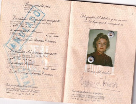  EN RECUERDO Y HOMENAJE A LOS QUE YA NO ESTÁN. 

Si pones en  GOOGLE    PASAPORTES EN LA MEMORIA   da 171