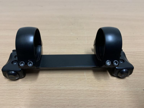 Hola, vendo monturas recknagel de 30mm para merkel helix. Perfecto estado. Le faltan dos tornillos. Precio 01