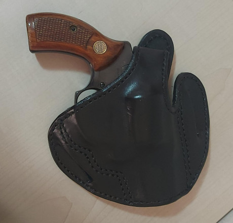 Vendo revólver marca Astra de 2" calibre 38 especial con tambor de 5 cartuchos, regalo dos fundas 00