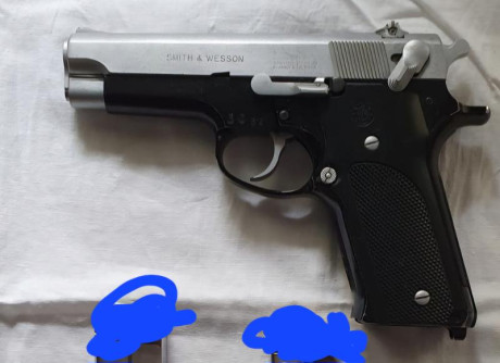 Muy buenas.
Un compañero vende los modelos descritos.
Una S&W Mod. 59 9mm con dos cargadores (250€) 01