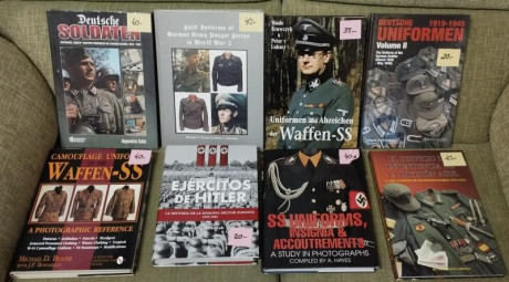 Vendo Libros uniformes alemanes WW2 , en Español, inglés y alemán,seminuevos, desde 20€ interesados más 21