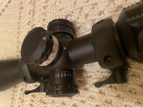 Vendo este visor Compacto en perfectas condiciones, prácticamente sin uso, solo en una carabina del 22 01