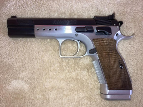 Fotos adjuntas.

Calibre 9 mm Pb, 2 cargadores, guiada en F.

El arma está en Burgos.

450 Euros + gastos 00