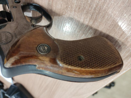 A la venta revolver Astra police del .38.
En perfecto estado, es de un compañero que quiere venderlo por 00