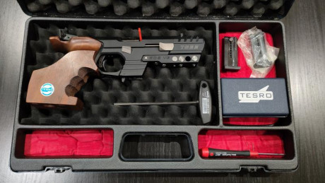 Excelente estado, como nueva.
Pistola alemana de competición, mod. Tesro TS 22-3 PRO. Cacha para zurdo 02
