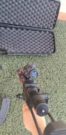 Chiappa M4 four con guardamanos m-lok y culata retráctil, punto rojo ,(chino)  montura 45° , visor réplica 00