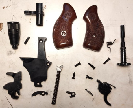 Hola.
Vendo este lote de piezas para el detonador de Röhm RG77. Nuevas sin uso. No vendo por separado.
 00