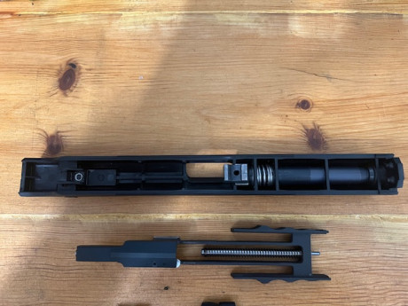 Buenas tardes vendo kit del calibre 22 de pistola hammerli 280 con dos cargadores, el cual se encuentra 01