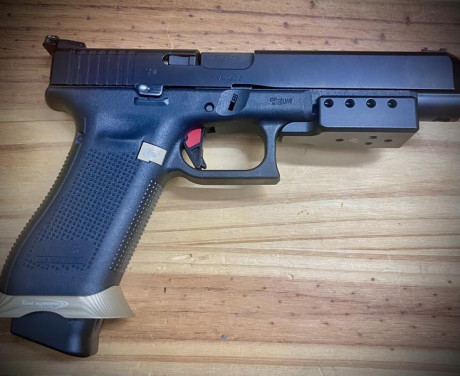 Glock 34 Gen 5 MOS
El arma está preparada para standard con todas estas modificaciones.. 
. Alzas y punto 00