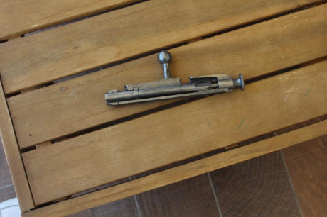 El Mosin-Nagant ..
es un rifle militar accionado por cerrojo, con cargador de cinco proyectiles, que 52