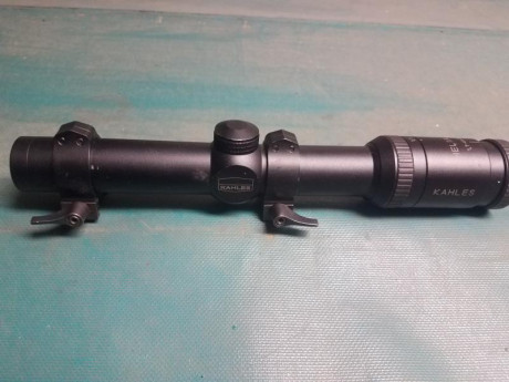 Se vende visor de batida kahles Helia C 1.1-4x24 con las anillas, 600€ portes incluidos. 00