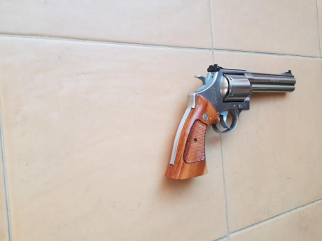 Vendo SMITH WESSON del calibre 44 MAG de 6 pulgadas y de acero inoxidable en perfectisimo estado por 900€ 31