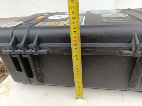Vendo Maletín Peli con ruedas y medidas según se ve en las fotos. Tiene dos bandejas, inferior para portar 11