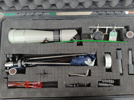 Vendo Maletín Peli con ruedas y medidas según se ve en las fotos. Tiene dos bandejas, inferior para portar 30