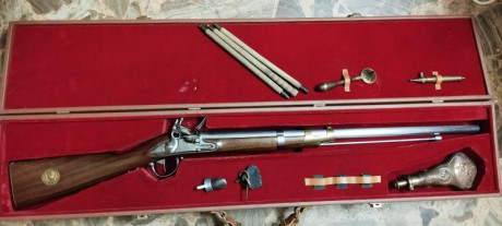 Vendo carabina Le Hussard caballeria calibre 69 de Pedersoli con accesorios y caja.
Edición numerada de 01