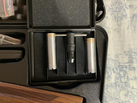 Vendo esta repetidora , impecable, con maletín 3 choques documentos, candado de gatillo, tal como viene 30
