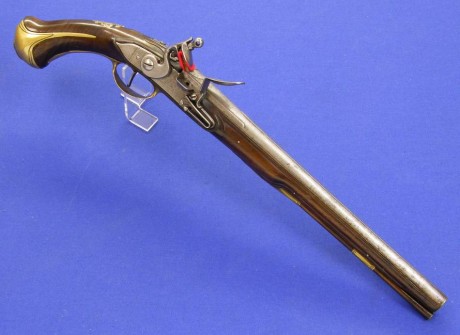 Voy a colocar unas fotos de un arma larga alemana de llave de mecha del siglo XVI. 120