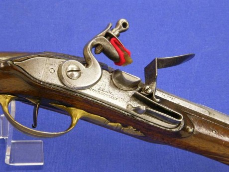 Voy a colocar unas fotos de un arma larga alemana de llave de mecha del siglo XVI. 132