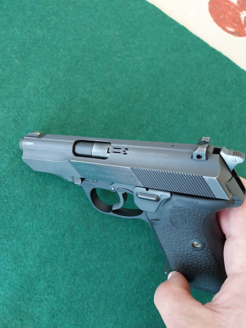 Buenos días

Un compañero que deja el tiro, me ha pedido que anuncie las armas que se quiere ir quitando. 12