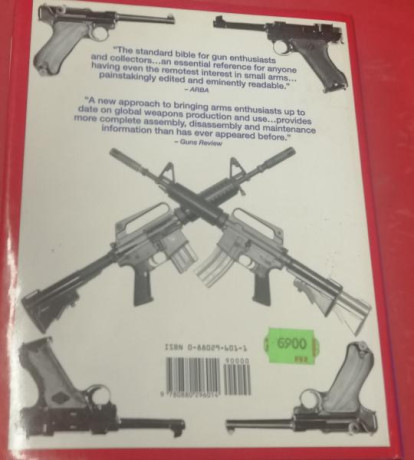Libro descatalogado hace años. Completa enciclopedia de armamento con unas 3.500 entradas del especialista 00