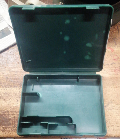 Caja de plástico para pistola modelo BM/BKM. Se encuentra en un estado más que aceptable. Localizada en 00