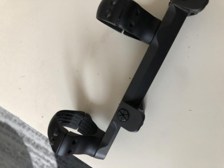 vendo dos monturas blaser, para tubo de 30mm. altura standar.

1 es la ultimo modelo
y la otra es la buscada 10