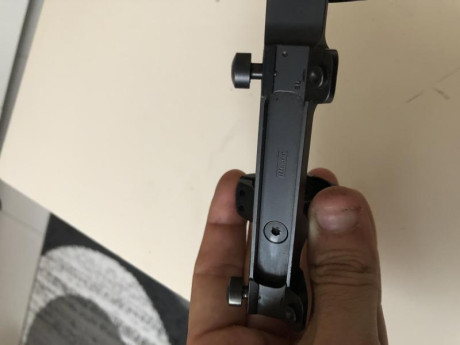 vendo dos monturas blaser, para tubo de 30mm. altura standar.

1 es la ultimo modelo
y la otra es la buscada 20