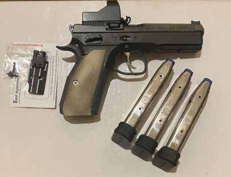 Vendo CZ Shadow 2 OR en perfecto estado con 5000 tiros, y tres cargadores 
El arma tiene todos los muelles 01