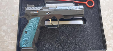 Se vende como se ve en la foto..con 3 cargadores..maletín y instrucciones de fabrica..pido 1200€ y se 01