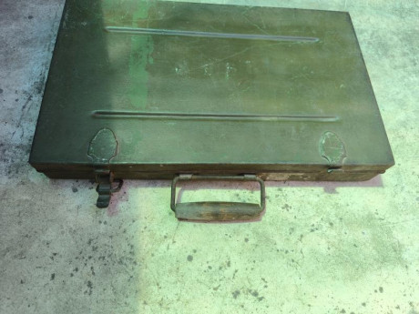 Se vende caja de respeto Fusil Automático Oviedo. Le falta un cierre a la caja.
80€ + portes. precio negociable. 00