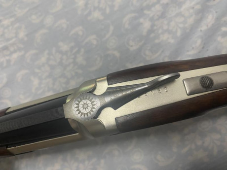 Buenas, vendo mi escopeta superpuesta de la marca krico calibre 20, seminueva, sin desgastes, con sus 10