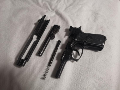Buenas tardes, pongo a la venta estas dos armas, ambas en perfecto estado, cuidadas y con pocos disparos 01