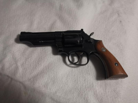 Buenas tardes, pongo a la venta estas dos armas, ambas en perfecto estado, cuidadas y con pocos disparos 20