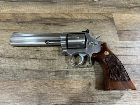 Se vende Revolver 6" Smith&wesson 357 Magnum en acero inoxidable
tambor de 6 cartuchos
calibre 00