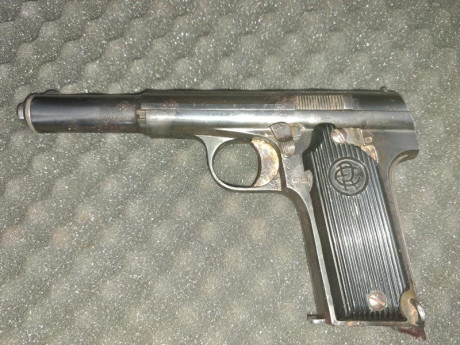 Pistola ASTRA 400 RE fabricada en la zona republicana 
con N° 14471.
Las pistolas REPÚBLICA ESPAÑOLA se 01