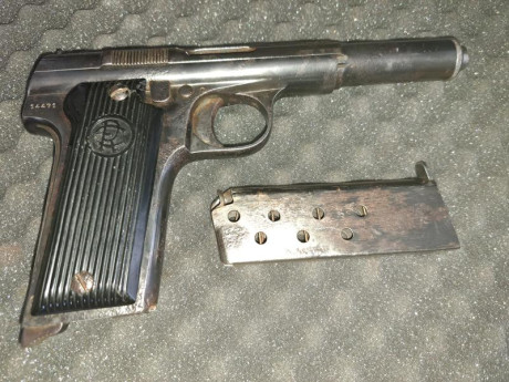 Pistola ASTRA 400 RE fabricada en la zona republicana 
con N° 14471.
Las pistolas REPÚBLICA ESPAÑOLA se 11