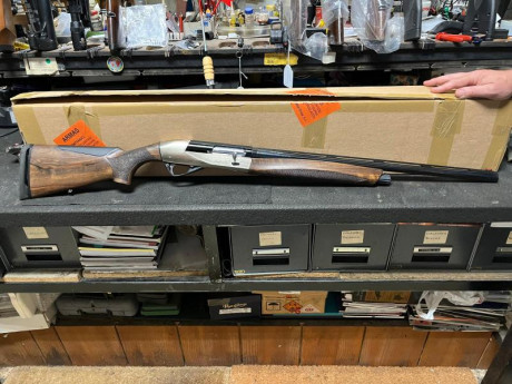 Hola a todos.

Un amigo desea vender su  Benelli Raffaelo Power Bore. El arma presenta las siguientes 02