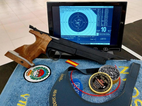 Bueno, para animar el foro un poco, propongo colgar fotos de dianas y arma usada para ello, pudiendo ser 30