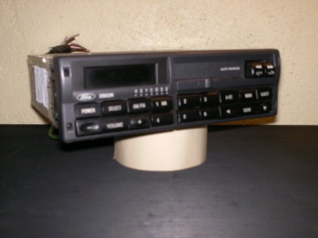 Hola, tengo un Ford Mondeo Ghia del año 1995. Recientemente he cambiado la batería y el problema viene 70