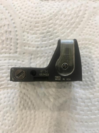 Hola
Vendo un Trijcon RMR 05 dual iluminated (tritio/fibra óptica).
No necesita batería 
Tritio recién 12