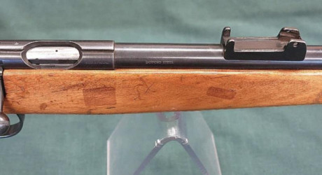 Vendo carabina Sako P54, calibre 22lr, en buen estado general, con marcas de uso, tiene reparada la tabla 150