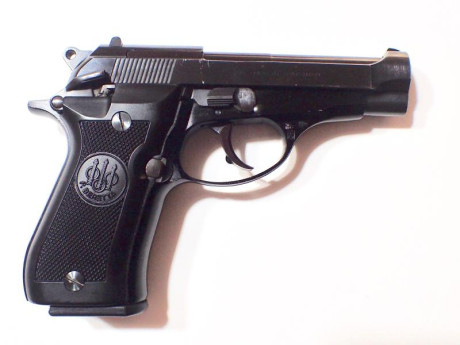 Vendo Beretta 83 Cheetah
calibre 9 corto.
cachas negras y otras originales de madera.

En muy buen estado 00