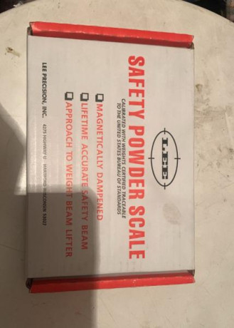Balanza Marca LEE NUEVA sin estrenar en su caja Original. Precio 45€ Contacto 636111985 02