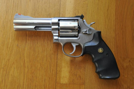 Vendo Revólver por dejar el Tiro Olímpico.

- Marca: Smith & Wesson
- Modelo: 686  - 4”  Inoxidable 02