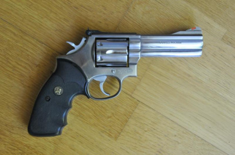 Vendo Revólver por dejar el Tiro Olímpico.

- Marca: Smith & Wesson
- Modelo: 686  - 4”  Inoxidable 01