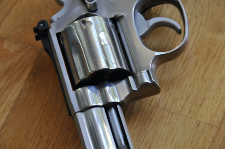 Vendo Revólver por dejar el Tiro Olímpico.

- Marca: Smith & Wesson
- Modelo: 686  - 4”  Inoxidable 22