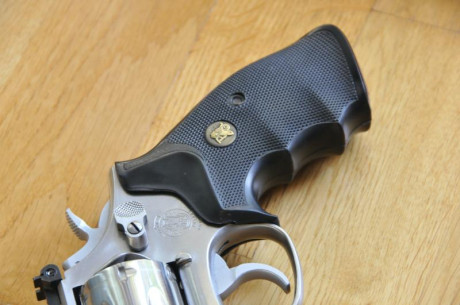 Vendo Revólver por dejar el Tiro Olímpico.

- Marca: Smith & Wesson
- Modelo: 686  - 4”  Inoxidable 21