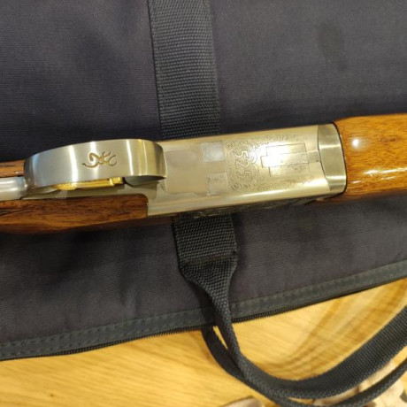 Se vende browning B525 Sporting con 4 chokes ,la escopeta está muy nueva es de 71 de cañón , no hace falta 22